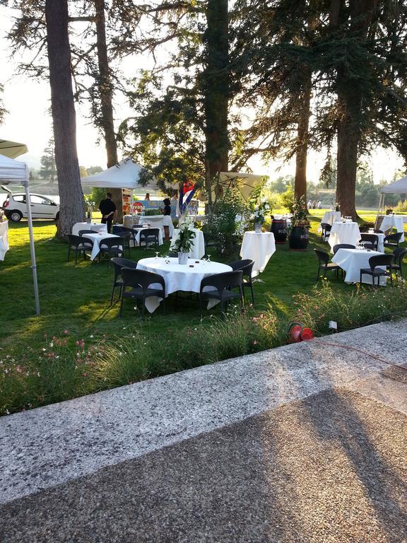Camping Parc Du Chateau D'Allot 호텔 Boé 외부 사진