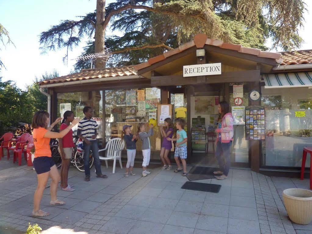 Camping Parc Du Chateau D'Allot 호텔 Boé 외부 사진